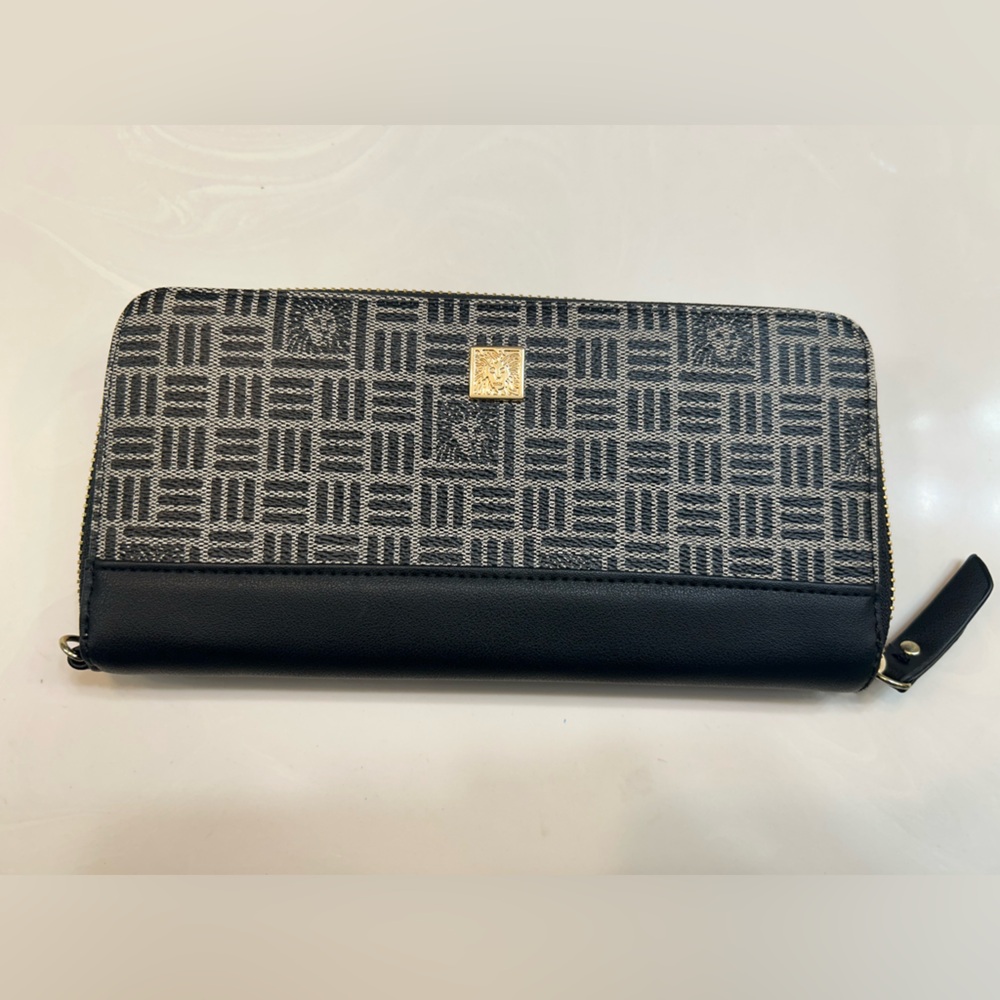 NWOT Anne Klein wallet clutch